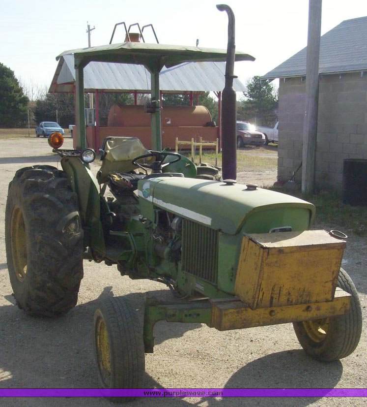 image for item 4000 1975 John Deere 830 tractor
