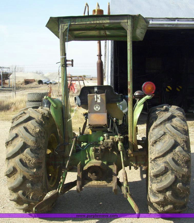 image for item 4000 1975 John Deere 830 tractor