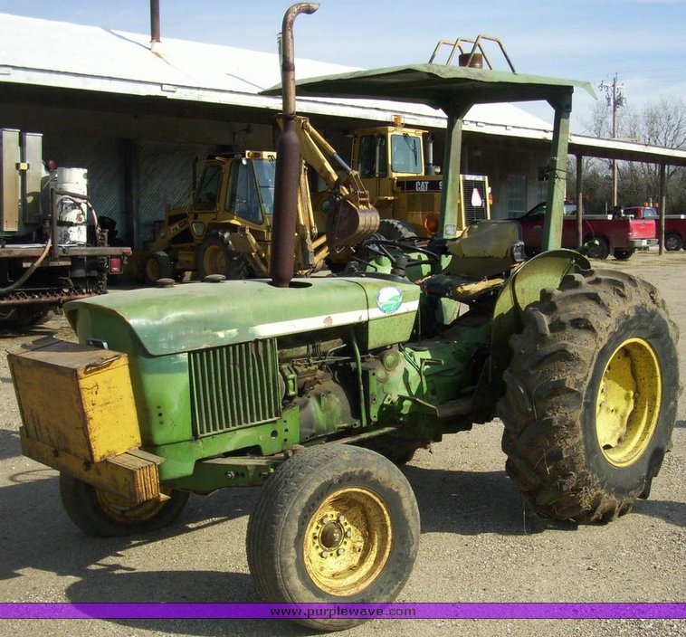 image for item 4000 1975 John Deere 830 tractor