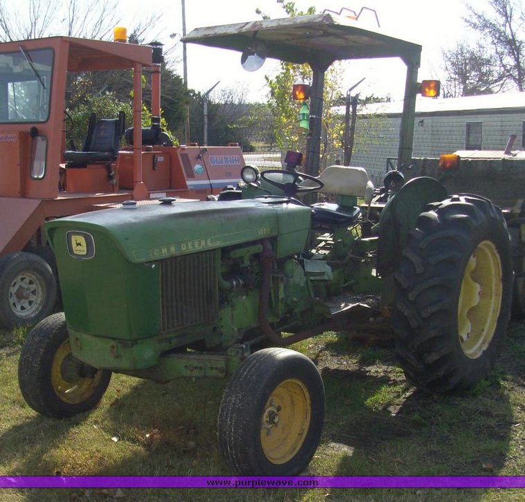image for item 4002 1972 John Deere 1020 tractor