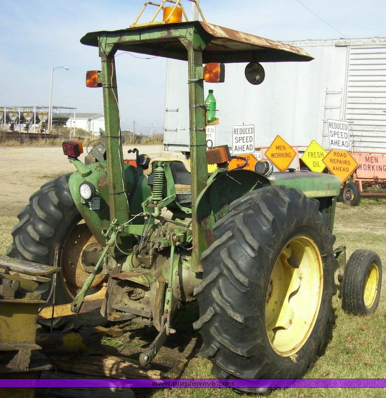 image for item 4002 1972 John Deere 1020 tractor