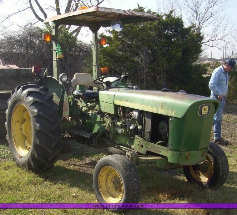 image for item 4002 1972 John Deere 1020 tractor