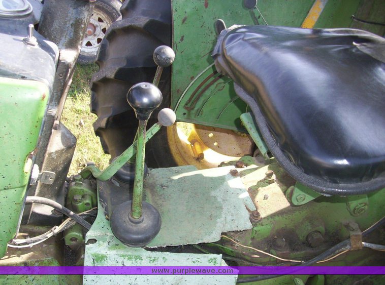 image for item 4002 1972 John Deere 1020 tractor