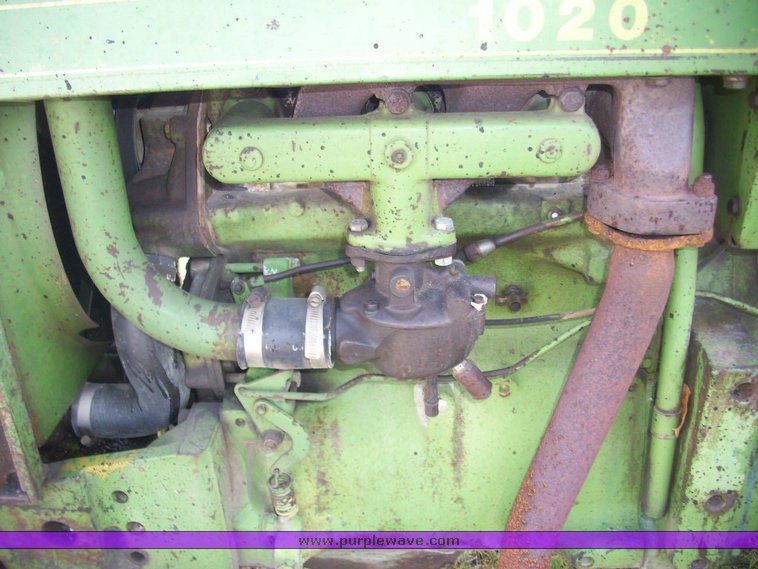 image for item 4002 1972 John Deere 1020 tractor