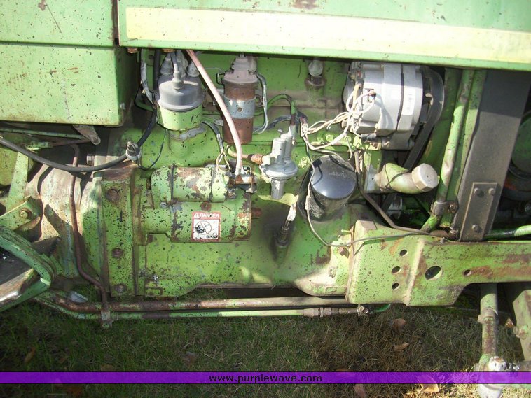 image for item 4002 1972 John Deere 1020 tractor