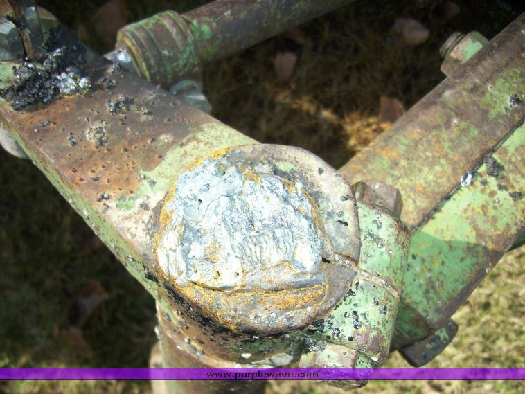 image for item 4002 1972 John Deere 1020 tractor