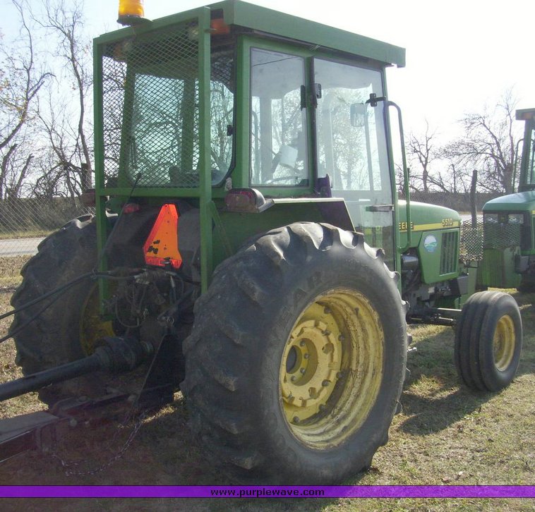 image for item 4003 1999 John Deere 5510 tractor