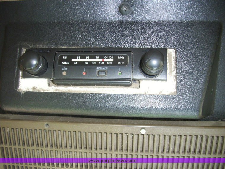 image for item 4003 1999 John Deere 5510 tractor