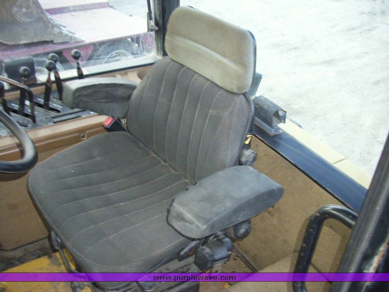 image for item 4113 1987 Caterpillar Challenger 65 tractor