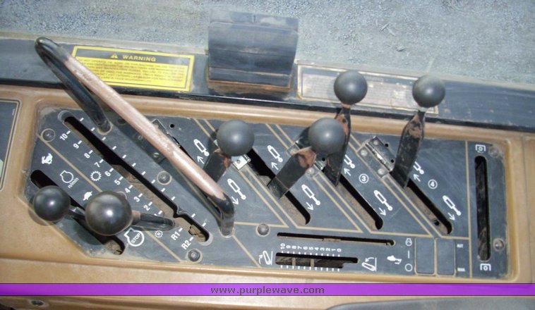 image for item 4113 1987 Caterpillar Challenger 65 tractor