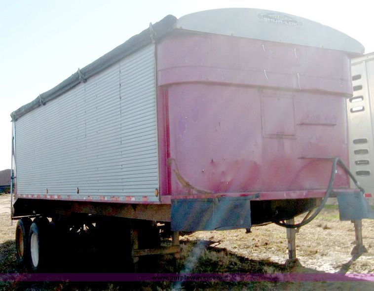 image for item 6422 1992 Hydraulic dump bed trailer