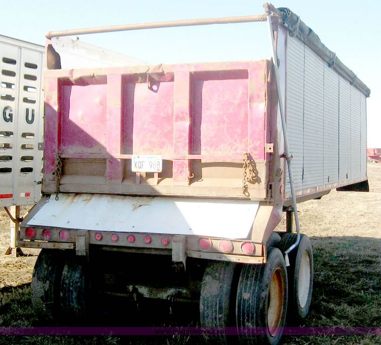 image for item 6422 1992 Hydraulic dump bed trailer