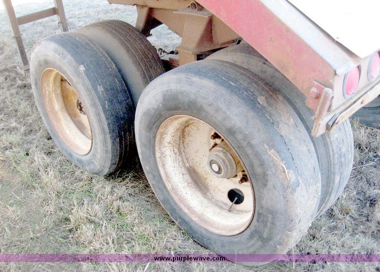 image for item 6422 1992 Hydraulic dump bed trailer