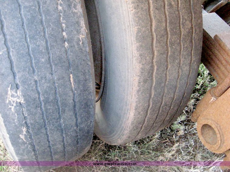 image for item 6422 1992 Hydraulic dump bed trailer