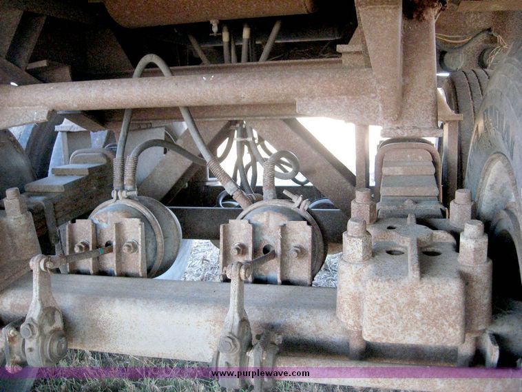 image for item 6422 1992 Hydraulic dump bed trailer