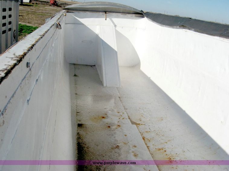 image for item 6422 1992 Hydraulic dump bed trailer