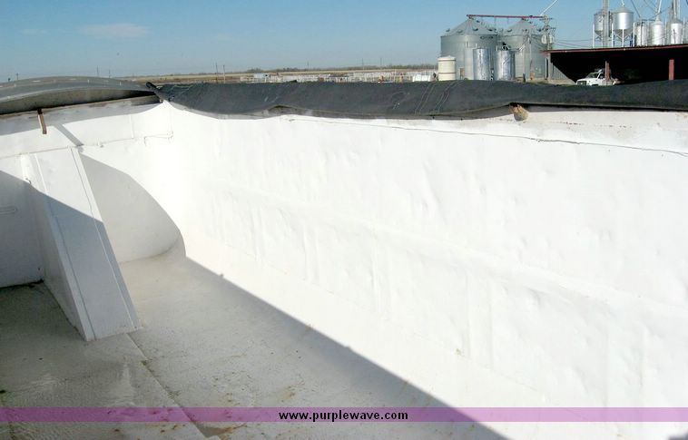 image for item 6422 1992 Hydraulic dump bed trailer