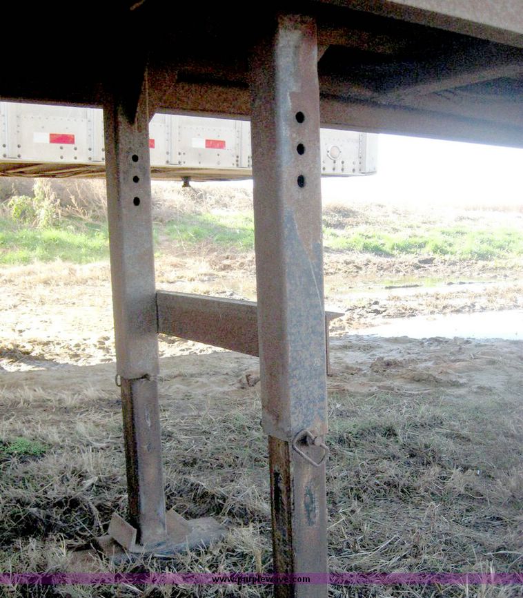 image for item 6422 1992 Hydraulic dump bed trailer