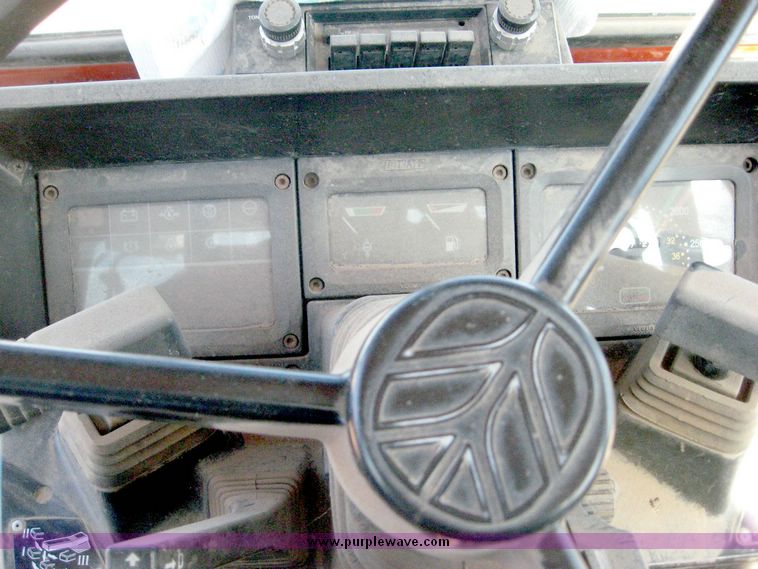 image for item 6432 1990 Fiat Hesston 180-90DT MFWD tractor