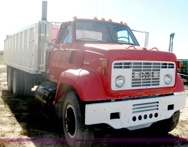 image for item 6439 1977 GMC 9500 tandem axle truck with 20' combination grain and silage bed