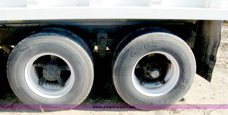 image for item 6439 1977 GMC 9500 tandem axle truck with 20' combination grain and silage bed