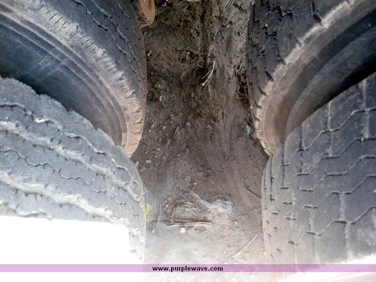 image for item 6439 1977 GMC 9500 tandem axle truck with 20' combination grain and silage bed