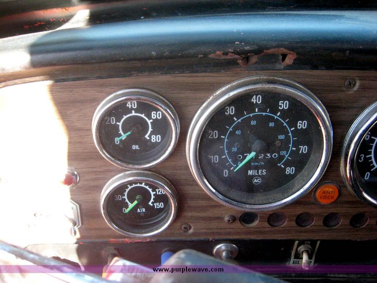 image for item 6439 1977 GMC 9500 tandem axle truck with 20' combination grain and silage bed