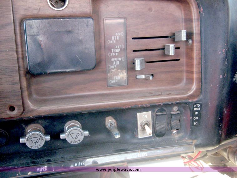 image for item 6439 1977 GMC 9500 tandem axle truck with 20' combination grain and silage bed