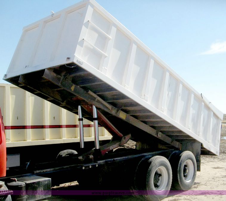 image for item 6439 1977 GMC 9500 tandem axle truck with 20' combination grain and silage bed