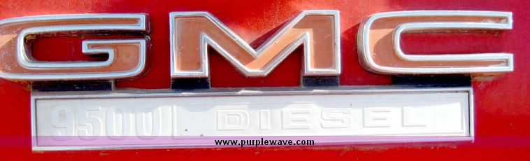 image for item 6439 1977 GMC 9500 tandem axle truck with 20' combination grain and silage bed