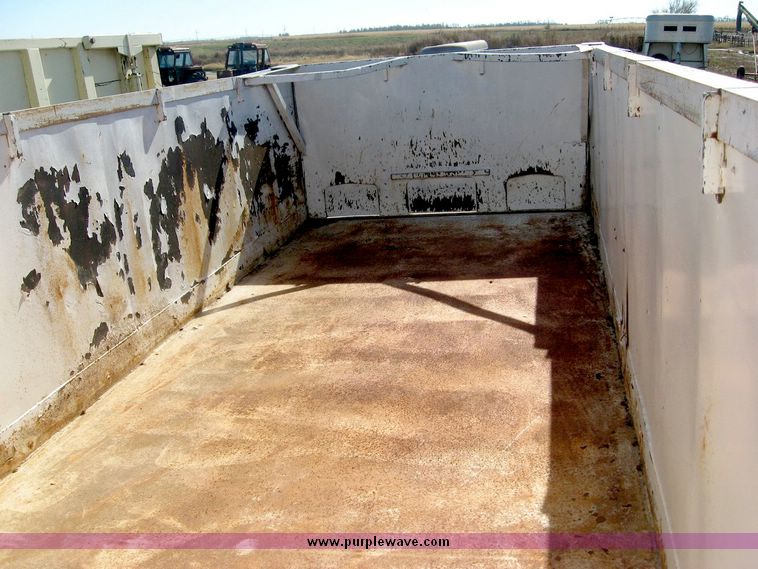 image for item 6439 1977 GMC 9500 tandem axle truck with 20' combination grain and silage bed