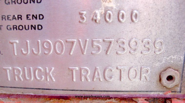 image for item 6439 1977 GMC 9500 tandem axle truck with 20' combination grain and silage bed