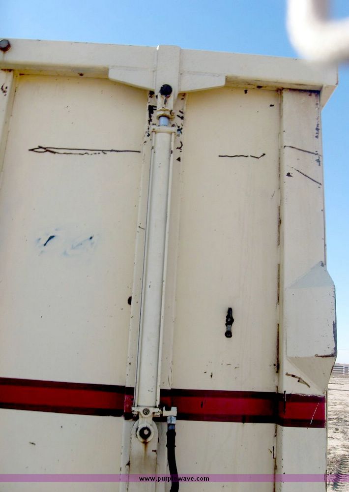 image for item 6440 1993 Ford L8000 tandem axle truck with 22' combination silage and grain bed