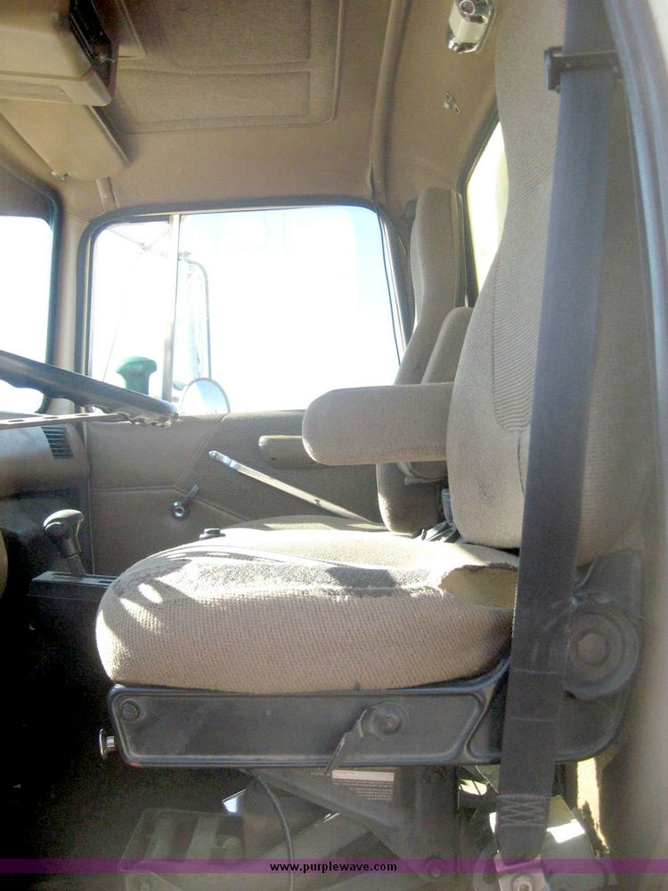 image for item 6440 1993 Ford L8000 tandem axle truck with 22' combination silage and grain bed