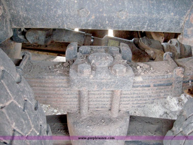 image for item 6440 1993 Ford L8000 tandem axle truck with 22' combination silage and grain bed