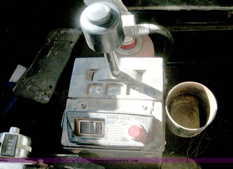 image for item 6440 1993 Ford L8000 tandem axle truck with 22' combination silage and grain bed