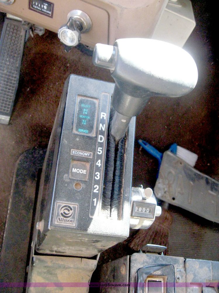 image for item 6440 1993 Ford L8000 tandem axle truck with 22' combination silage and grain bed