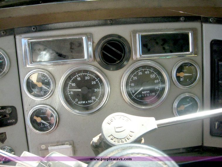 image for item 6440 1993 Ford L8000 tandem axle truck with 22' combination silage and grain bed