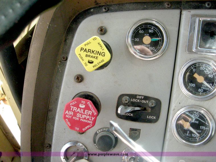 image for item 6440 1993 Ford L8000 tandem axle truck with 22' combination silage and grain bed