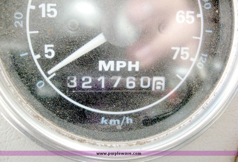 image for item 6440 1993 Ford L8000 tandem axle truck with 22' combination silage and grain bed