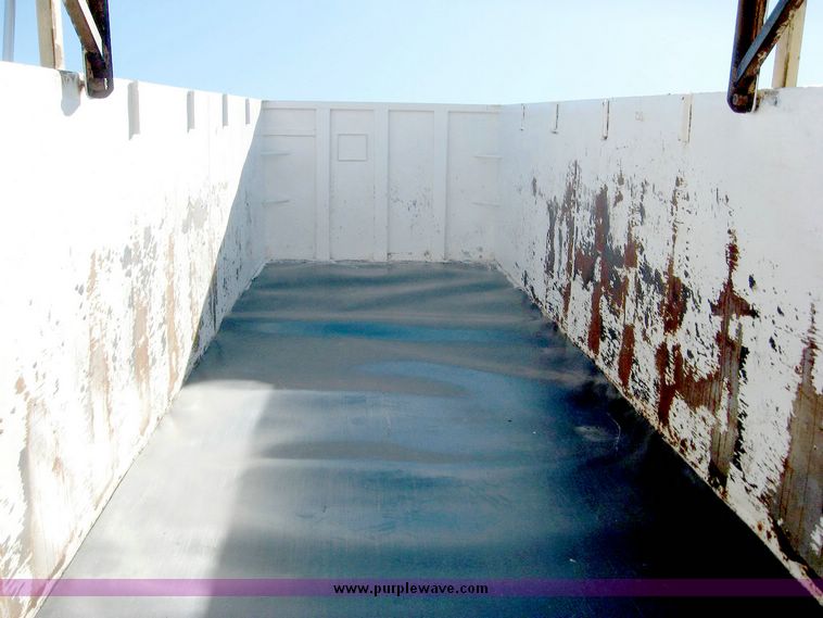 image for item 6440 1993 Ford L8000 tandem axle truck with 22' combination silage and grain bed