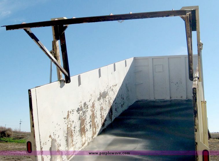 image for item 6440 1993 Ford L8000 tandem axle truck with 22' combination silage and grain bed