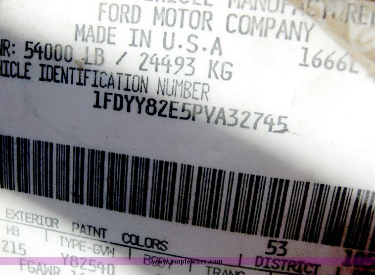 image for item 6440 1993 Ford L8000 tandem axle truck with 22' combination silage and grain bed