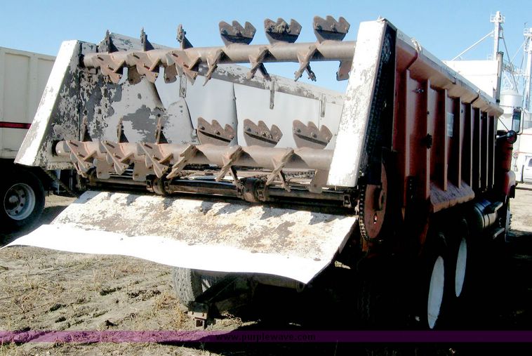 image for item 6441 1986 Mack 600 RS600 tandem axle truck with Mohrlang XDH20 manure spreader box