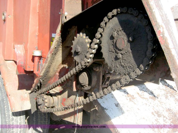 image for item 6441 1986 Mack 600 RS600 tandem axle truck with Mohrlang XDH20 manure spreader box