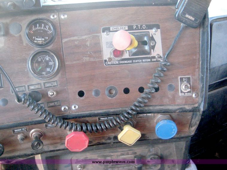 image for item 6441 1986 Mack 600 RS600 tandem axle truck with Mohrlang XDH20 manure spreader box