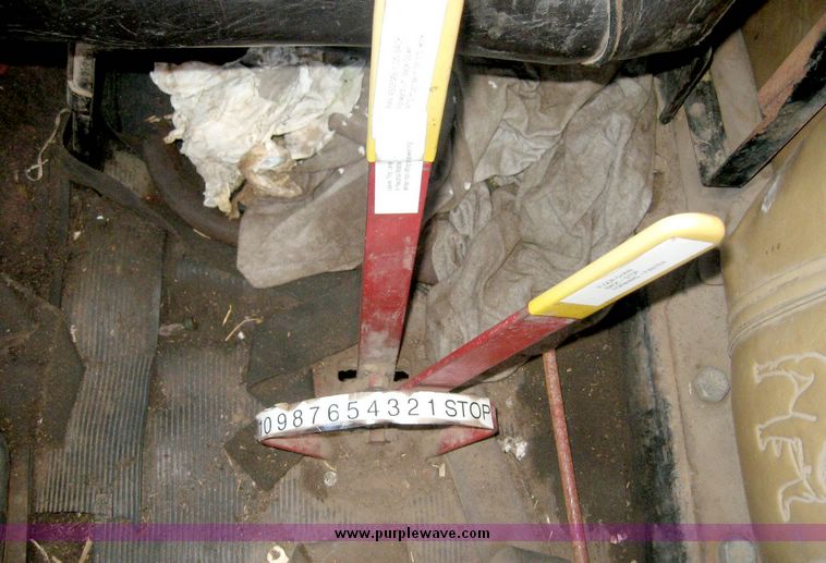 image for item 6441 1986 Mack 600 RS600 tandem axle truck with Mohrlang XDH20 manure spreader box