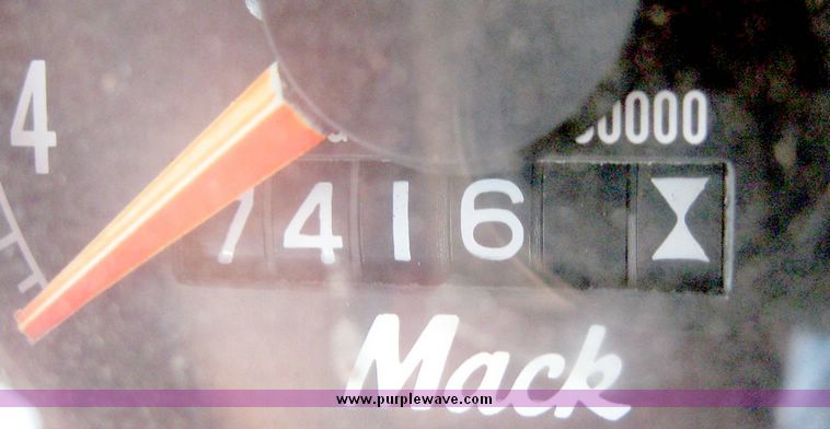 image for item 6441 1986 Mack 600 RS600 tandem axle truck with Mohrlang XDH20 manure spreader box