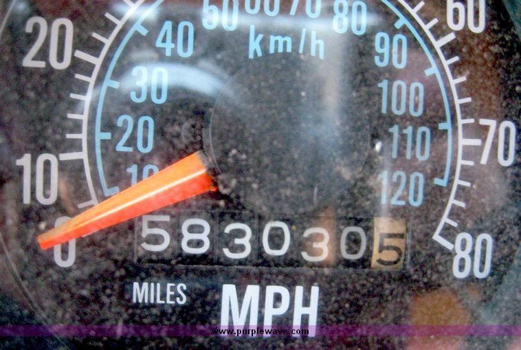 image for item 6441 1986 Mack 600 RS600 tandem axle truck with Mohrlang XDH20 manure spreader box