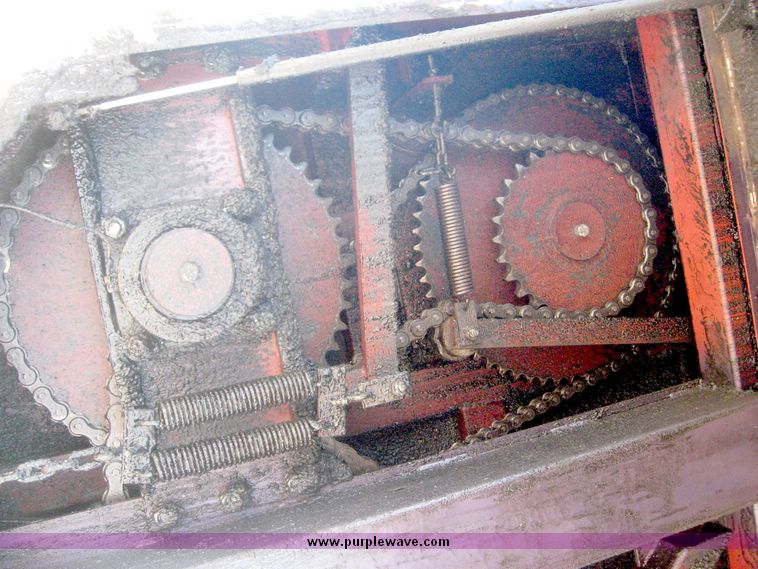 image for item 6446 1993 Ford L7000 truck with Roto-Mix 600-16 feed mixer box